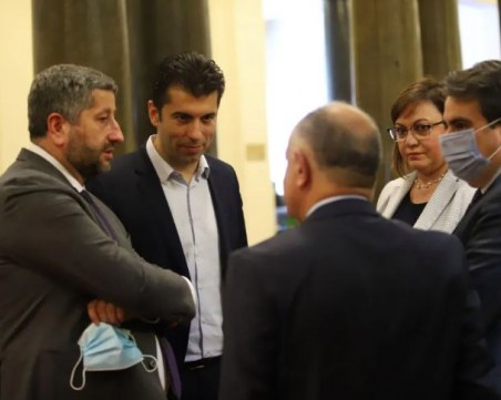 Нинова събира Кирил Петков и Христо Иванов, за да решат какво да правят с третия мандат