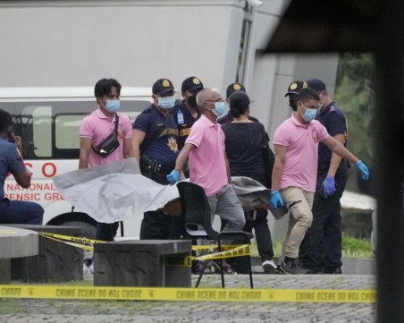 Убити и ранен при стрелба в университет във Филипините