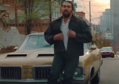 Звездата от Аквамен Джейсън Момоа участва в катастрофа при която