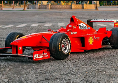 Четири старта четири победи Ferrari F300 на Михаел Шумахер с