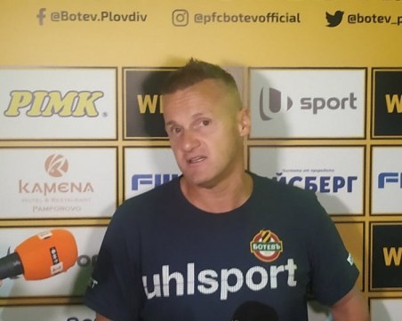 Валентич махна иконите от съблекалнята на Ботев