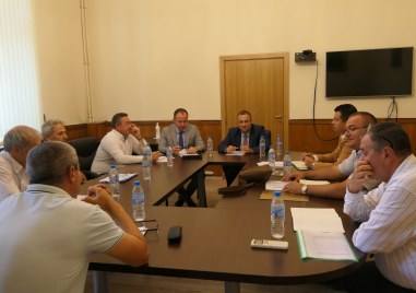 Своевременното осигуряване на дърва за отопление на населението е основен