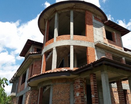 Неодостроени къщи в Пловдивско за хиляди левове, ипотеките 1/5 от всички кредити