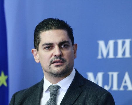 Радостин Василев: В сферата на фантастиката е да се намерят гласове за правителство