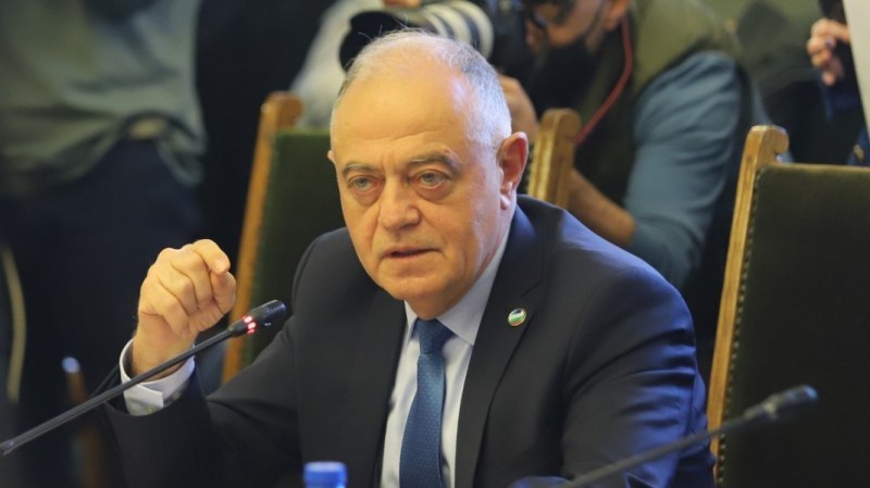 Съпредседателят на „Демократична България“ Атанас Атанасов допусна възможността БСП да