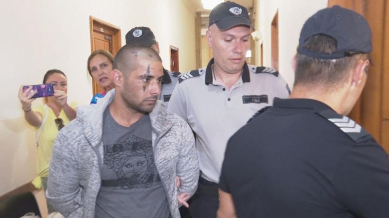 Районният съд в Бургас остави Стоян Георгиев в ареста. На
