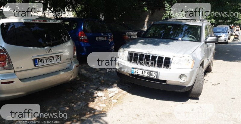 Джип с турска регистрация блокира коли на пловдивчани, паяк не идва