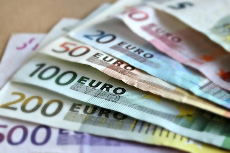 Еврото премина над 1,02 долара