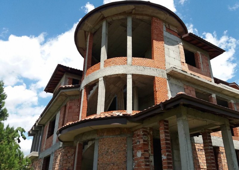 Неодостроени къщи в Пловдивско за хиляди левове, ипотеките 1/5 от всички кредити