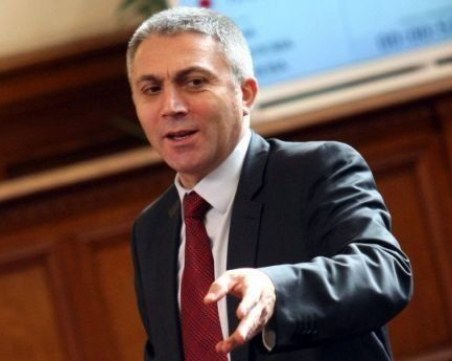 Карадайъ: Десни болшевици, прегърнати с комунисти се опитват да задържат властта