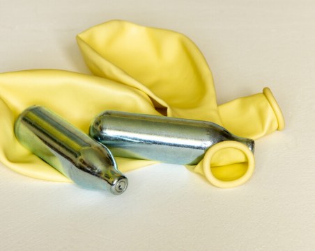 КЗП спря продажбата на райски газ на места