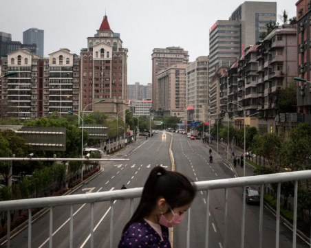 Спират обществения транспорт в Ухан заради COVID