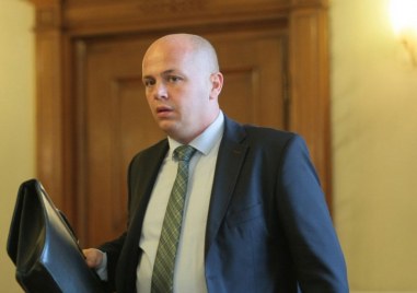 От няколко дни по телевизиите шестват хора които започват да