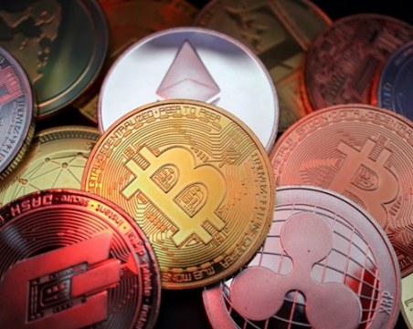 Биткойнът докосва цена от 24 000 долара