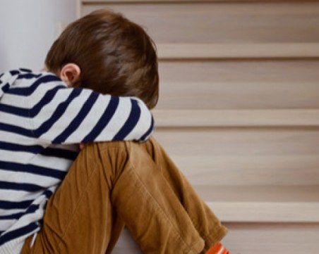 ДАЗД се самосезира за падналото от 3-тия етаж дете, настанено в болница в Пловдив