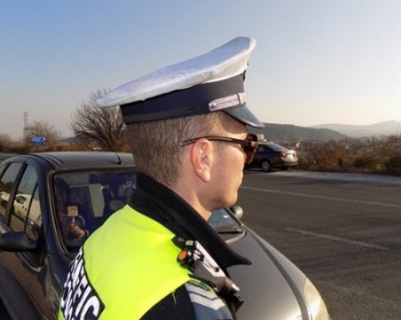 КАТ ще следи и с дронове, полицаите контролират, докато се движат из трафика