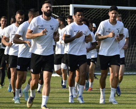 Локо уреди бразилците за мача с Враца