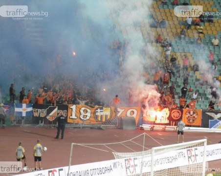 Полицията предотврати заря от феновете на АПОЕЛ пред хотела на Ботев в Кипър