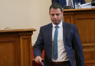 Депутатът от ГЕРБ Делян Добрев и колегата му Радомир Чолаков