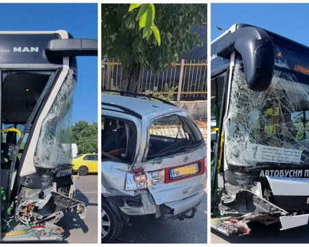 Автобус от градски траспорт се блъсна в кола, на шофьора му прилошало