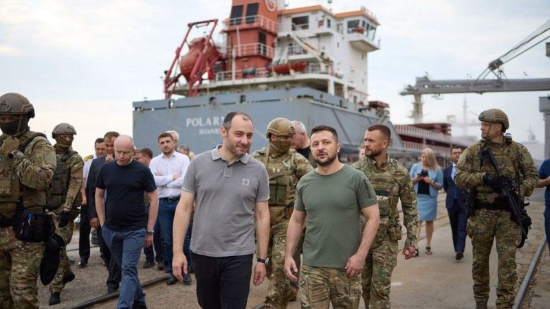 Първият кораб със зърно от Украйна след инвазията на Русия