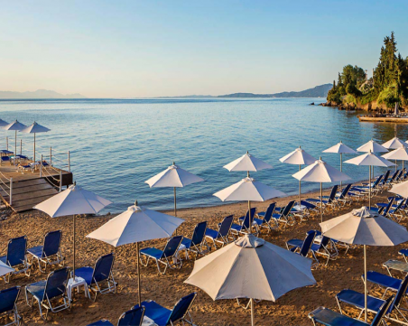 Забраниха къпането на 12 плажа в Гърция