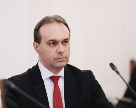 Заков отговори на Нинова за вторите F-16