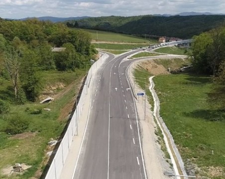 Катастрофа затруднява движението на пътя Кърджали - ГКПП 