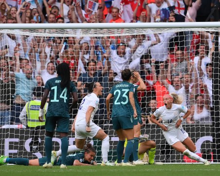 Край на мъките след почти 60 години, Англия стана европейски шампион при жените