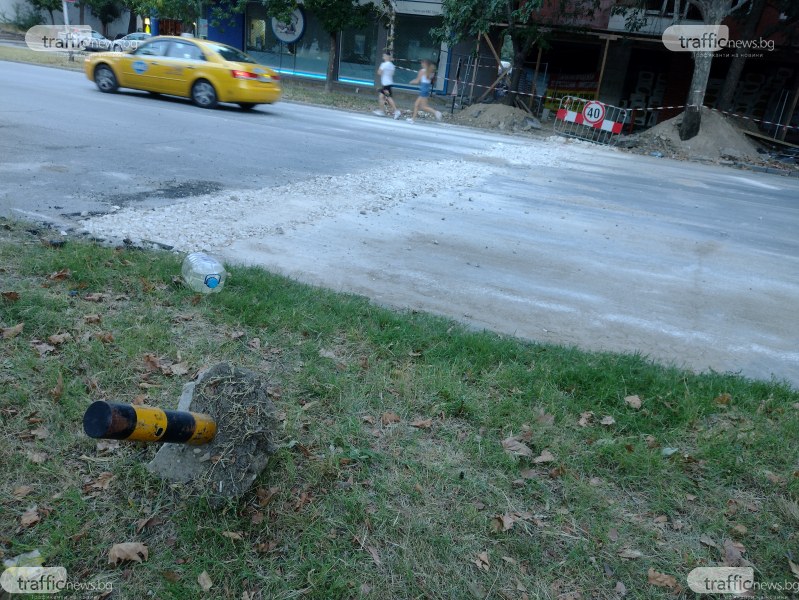 Пловдивчанин: Разкопаха улицата и си тръгнаха, камъни хвърчат по пешеходци