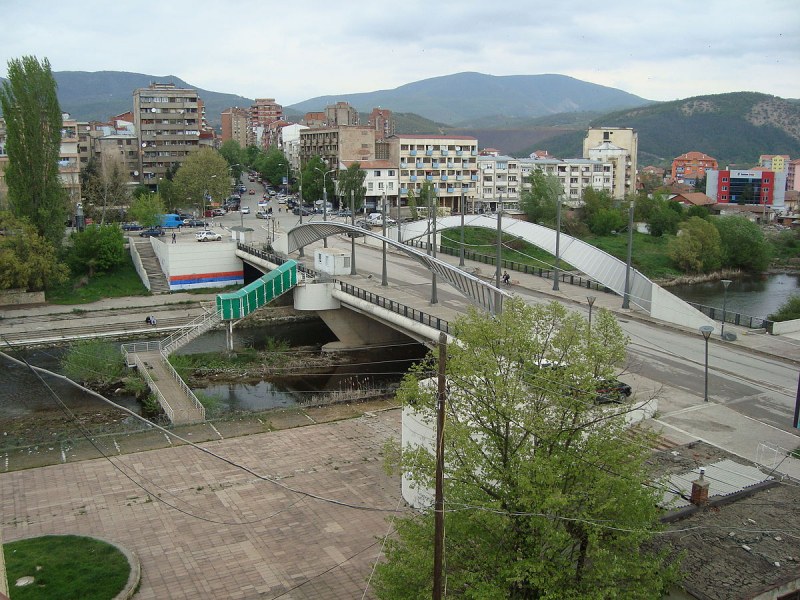 Сирени за въздушна тревога в Митровица, затвориха гранични пунктове в Косово
