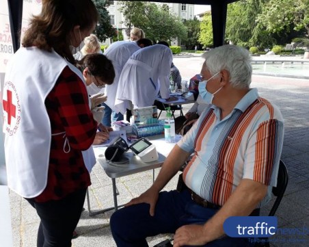 БЧК измерват кръвно  налягане с AFIB технология  в пловдивските паркове