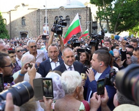 Новото служебно правителство- 