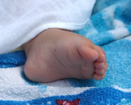 Почина 3-годишното дете, паднало от третия етаж на къща в Чепеларе