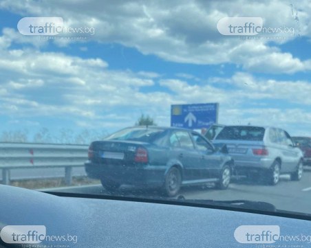 Верижна катастрофа образува тапа преди входа на Бургас