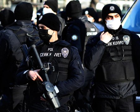 15 задържани при операция срещу 