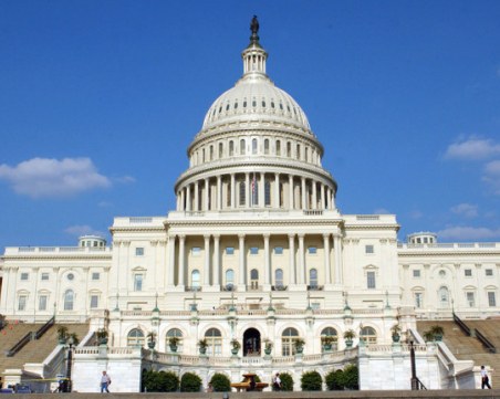 Един убит след стрелба близо до Капитолия