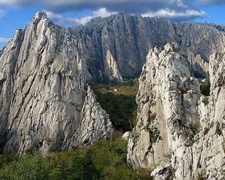 Мъж пропадна в 85-метрова пропаст във Врачанския Балкан