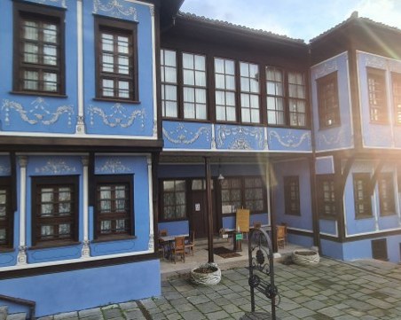 С подпис в последния момент: Атанас Атанасов сложи край на казуса къща