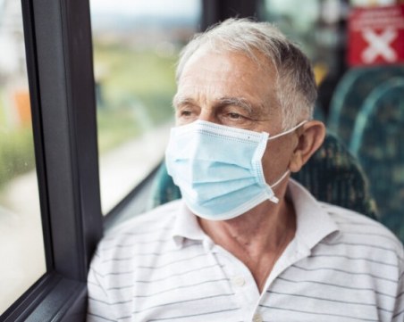 Връщат маските на закрито в София