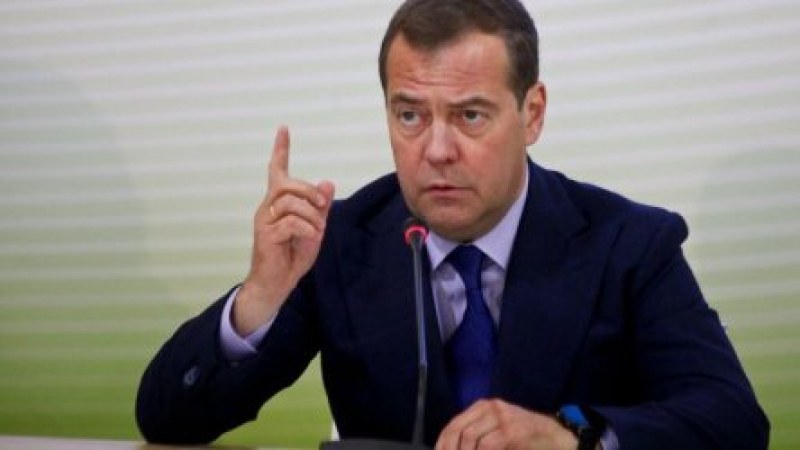 Медведев със среднощен пост: Грузия не съществува, Казахстан е изкуствена държава