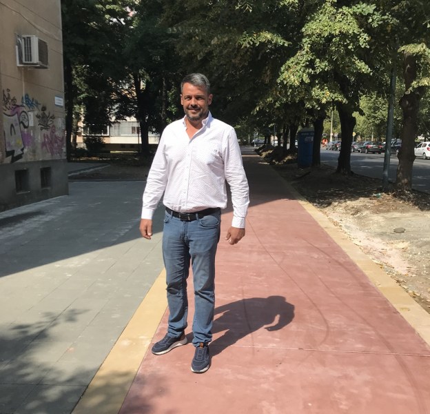Реновирана е част от тротоарната настилка на бул. 