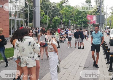 Посетителите на мол Марково тепе са били евакуирани преди минути