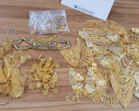 Иззеха контрабандни златни накити за 165 438 лв. на 