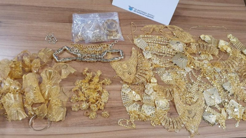Иззеха контрабандни златни накити за 165 438 лв. на 
