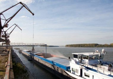 Очаква се през следващото лято да бъде изградена фериботна връзка