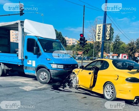Катстрофа на възлово кръстовище в Пазарджик, шофьорка е припаднала