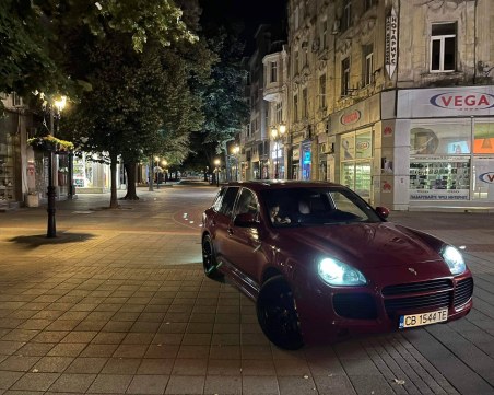 Лъскаво Порше превзе центъра на Пловдив
