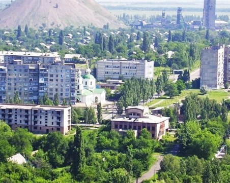 Три деца загинаха при обстрел на спирка в украинския град Торецк