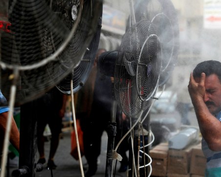 Жегата в Ирак достигна 50 градуса, пуснаха в почивка държавните служители